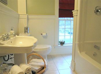 The Red Coat Bed & Breakfast Niagara-on-the-Lake Екстериор снимка